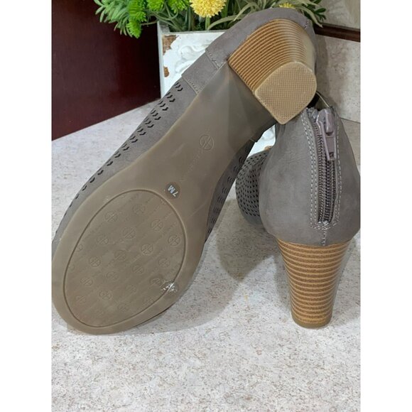 Giani Bernini Alanny Peep-Toe Bootie Taupe Heels Size 7 - Picture 8 of 8